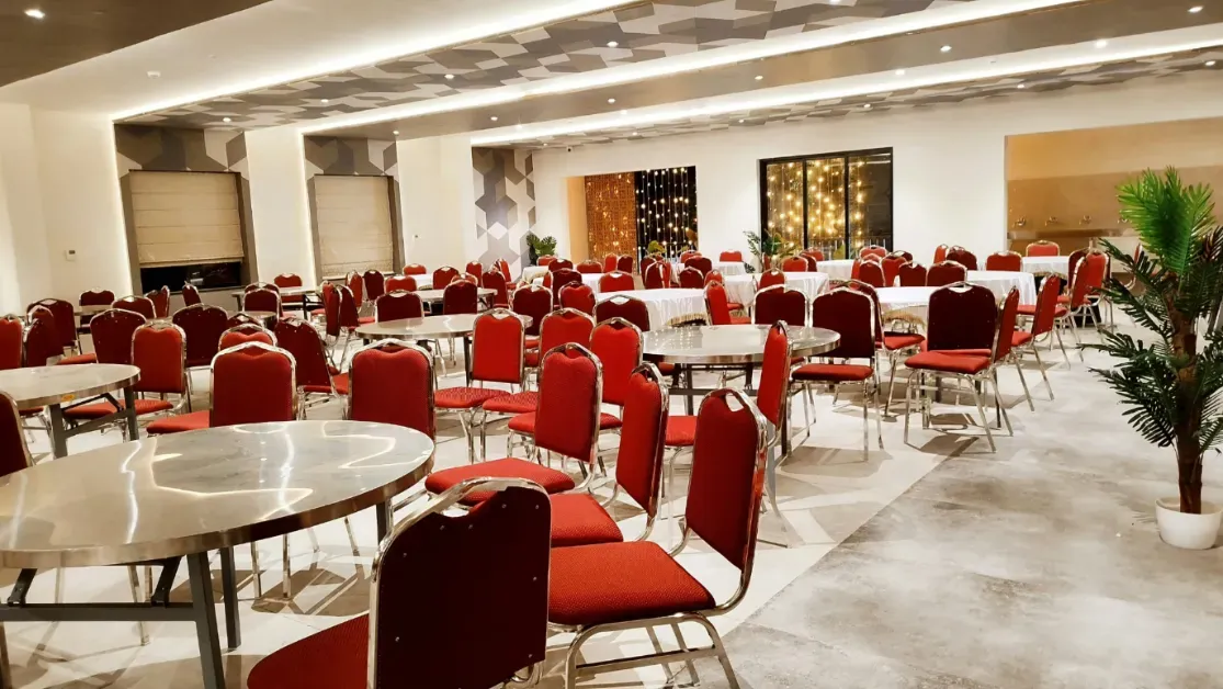 Luxury hotel banquet hall set up for an elegant event, showcasing modern banquet management and seamless hotel event operations.