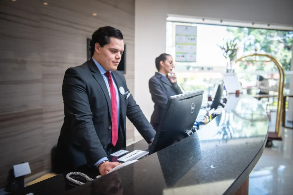 Comparison of cloud PMS and traditional PMS features for modern hotel operations.